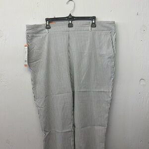 Hilary Radley Women's Pull-On Slim Capri Pant